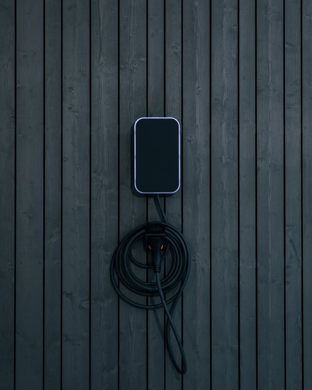 VOOL uzlādes stacija mājai — vieds wallbox ar iebūvētu Type 2 kabeli