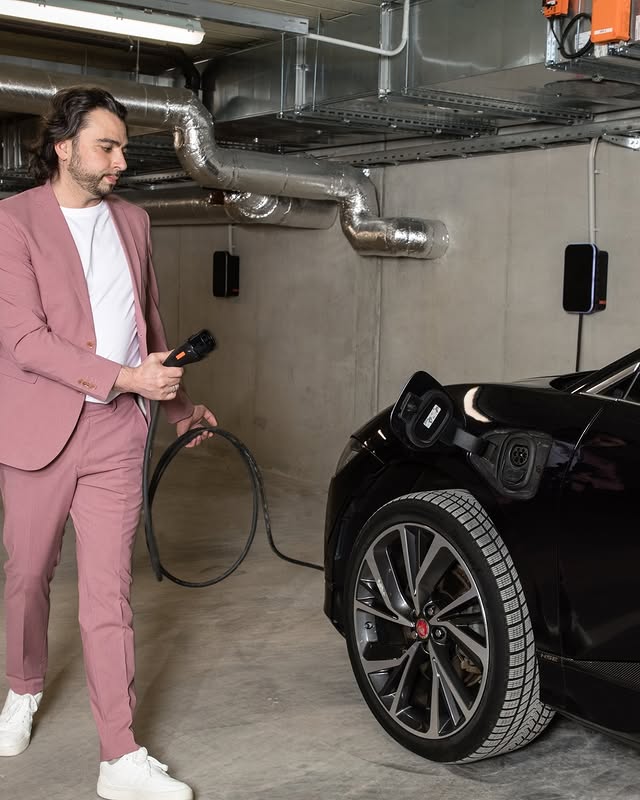 VOOL uzlādes stacijas uzstādīšana — pieslēgšana un konfigurēšana objektā