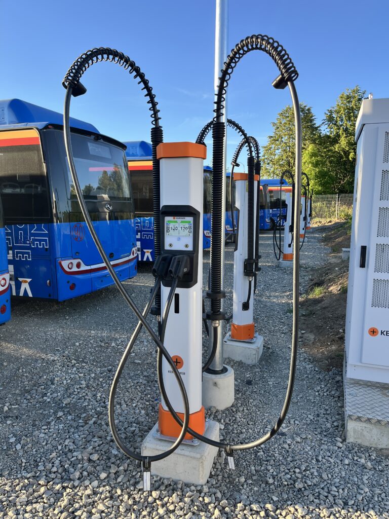 DC uzlādes infrastruktūra autoparkam