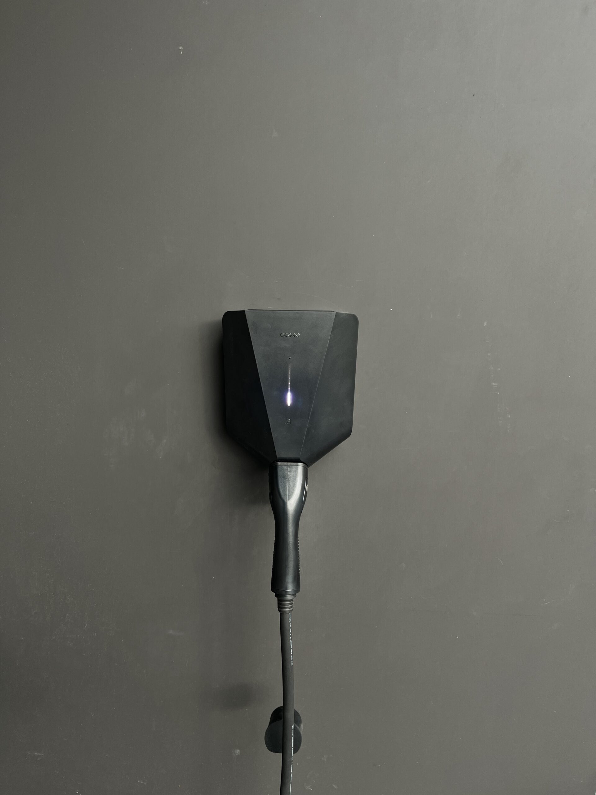 Wallbox lādētājs ar lietotni — Wi-Fi un Bluetooth pieslēgums